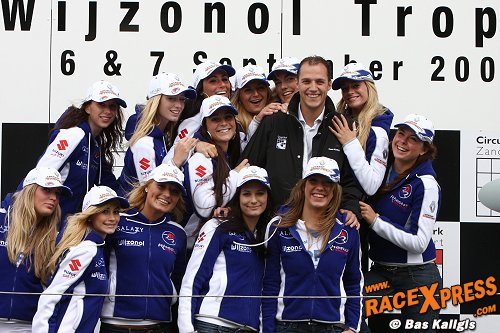 De gridgirls van de Wijzonol Trophy